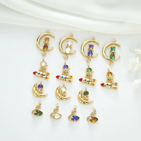 Pendentif en Cuivre Strass Minimaliste Dessin Animé Astronaute Lune Chat Cygne Charme Mignon Collier Mode Bijoux Cadeau