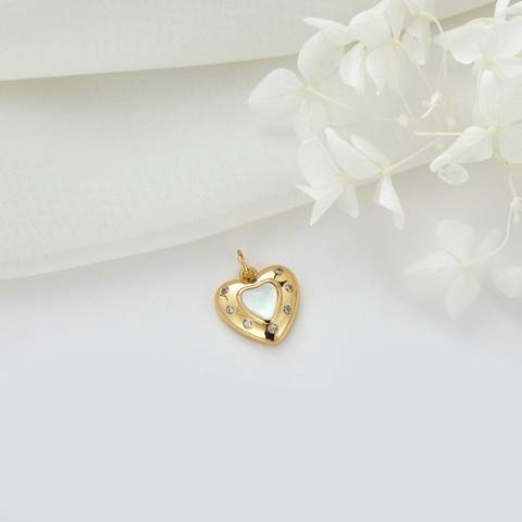 Elegante Colgante de Corazón de Latón Chapado en Oro de 14K Con Piedra Ojo de Gato y Circonita Incrustada Joyería para Mujer