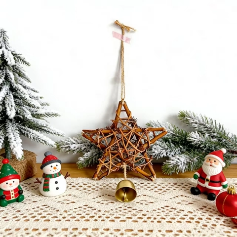 Adorno Colgante de Navidad Estrella de Mimbre Tejida Con Campana de Metal Dorado y Cuerda de Cáñamo para Decoración del Hogar
