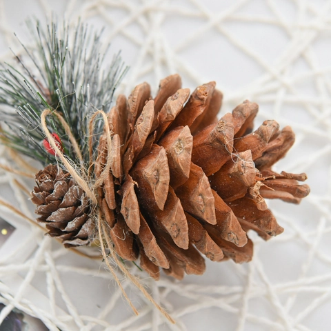 Ornamento Sospeso Pigna di Natale Con Aghi di Pino Bacca Campana in Metallo Corda di Canapa Per Albero Decorazione Casa