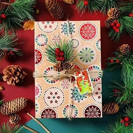 Rametti Decorativi Natalizi Artificiali con Aghi di Pino Bacche Rosse e Pigne per Albero di Natale Ghirlanda Fai da Te Casa