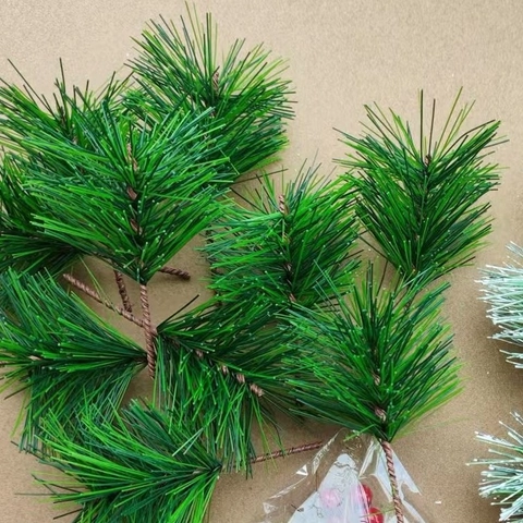 Agujas de Pino Artificiales Corona de Bayas Material DIY para Árbol de Navidad Jardín Hogar Decoración de Festival Kit
