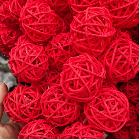 Boules en Rotin Rouges Ornements Décoratifs Tissés Pour Décoration de Salon de Maison Boule en Osier Creuse Ornements à Suspendre