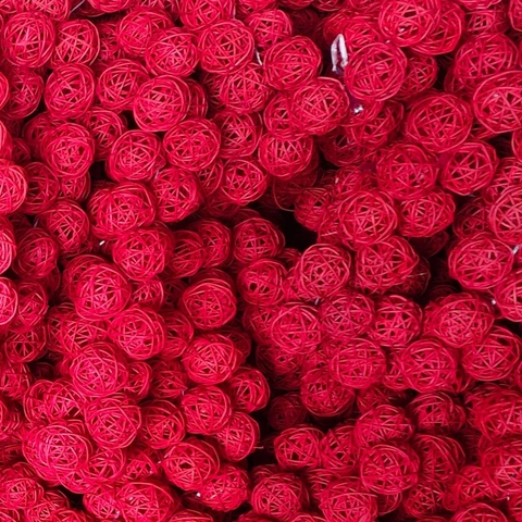 Boules en Rotin Rouges Ornements Décoratifs Tissés Pour Décoration de Salon de Maison Boule en Osier Creuse Ornements à Suspendre