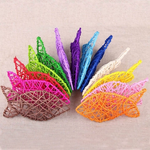 Decorazione Sospesa a Forma di Pesce in Rattan Intrecciato Colorato Fatto a Mano per Casa Asilo Giocattolo per Animali Stile Rustico