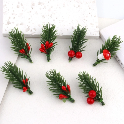Aghi di Pino Artificiali di Natale Bacche Rosse Fungo per Ghirlanda Fai-da-te Decorazione Scatola Regalo Rami di Pino Simualti