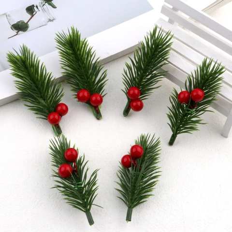 Kunstmatige Kerstdennennaalden Met Rode Bessen Voor DIY Geschenkdoos Verpakking Decoratie Vakantie Boom Hangende Ornamenten