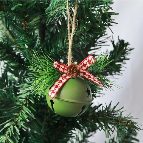 Eisen Weihnachtsglocke Ornamente Mit Karo Schleife Zapfen Kiefernadeln Stern Hohl Hängende Dekoration Für Weihnachtsbaum Haus