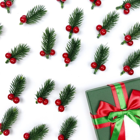 Künstliche Weihnachtskiefernnadeln Mit Roten Beeren Mini Kiefer Pick Für DIY Weihnachtsbaum Girlande Geschenkbox Dekor Blumigen Stiel