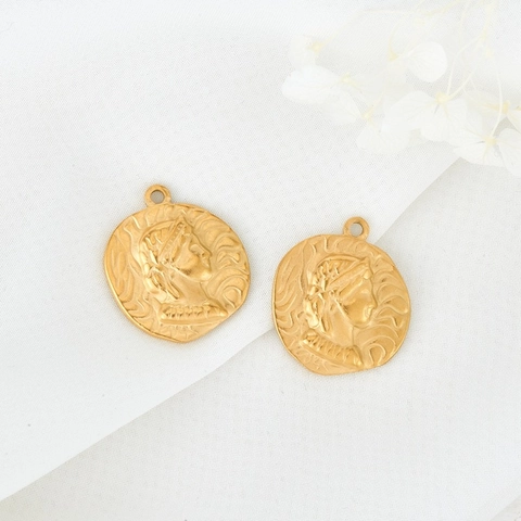 Pendentif Pièce en Acier Inoxydable Vintage pour Femme Relief Portrait Elizabeth Médaille Ronde DIY Accessoire Collier Plaqué Or