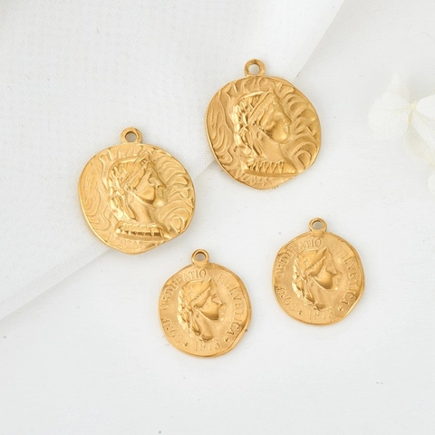 Pendentif Pièce en Acier Inoxydable Vintage pour Femme Relief Portrait Elizabeth Médaille Ronde DIY Accessoire Collier Plaqué Or