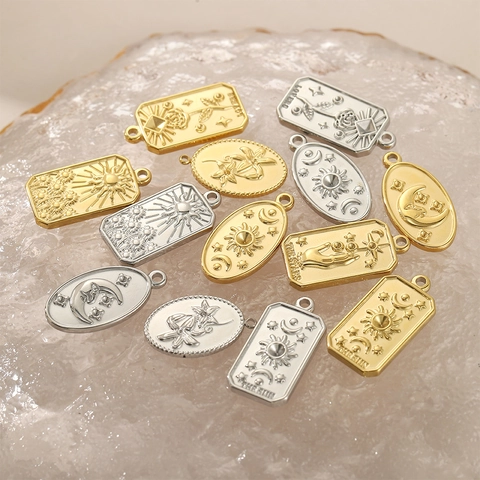 Pendentifs Carte de Tarot en Acier Inoxydable Vintage Relief Soleil Lune Étoile Amoureux Floral Relief pour DIY Collier Bijoux
