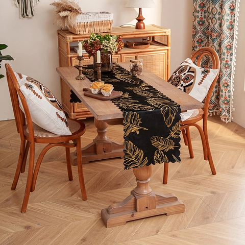 Lussuoso Runner da Tavolo Bronzato con Piuma Dorata e Bordo Festonato in Poliestere Decorazione Moderna per Casa Matrimonio