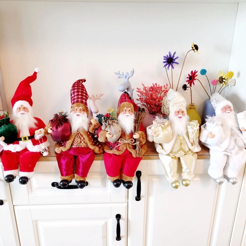 Zittende Kerstman Pop Pluche Ornament Feestelijke Kerstversiering Met Cadeautas En Bril Voor Thuis Desktop Decoratie