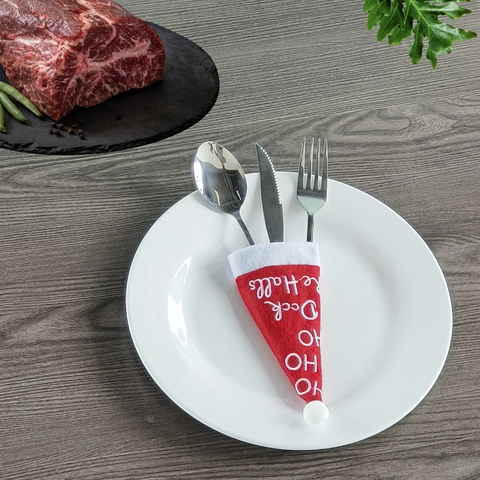 Porte-Couverts en Forme de Bonnet de Noël Tissu Non Tissé Décoration de Table Sac à Couteau Fourchette pour Dîner de Fête Festive