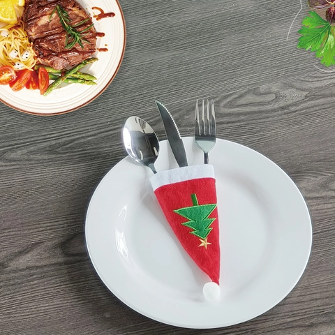 Porte-Couverts en Forme de Bonnet de Noël Tissu Non Tissé Décoration de Table Sac à Couteau Fourchette pour Dîner de Fête Festive