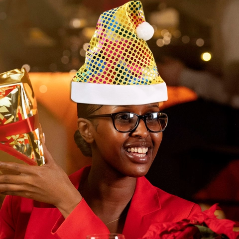 Cappello di Natale Festivo Con Paillettes E Puntini Colorati Luccicanti Bordo in Peluche Bianco Berretto in Morbido Tessuto Per Festa