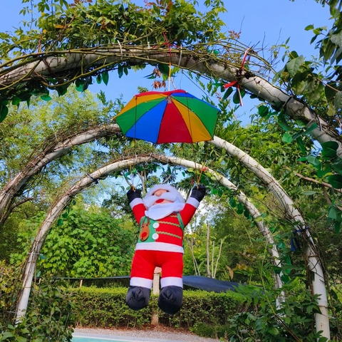 Décoration Suspendue Père Noël Parachute Noël Ornement Figurine Père Noël Multicolore pour Extérieur Maison Centre Commercial Fête Cadeau