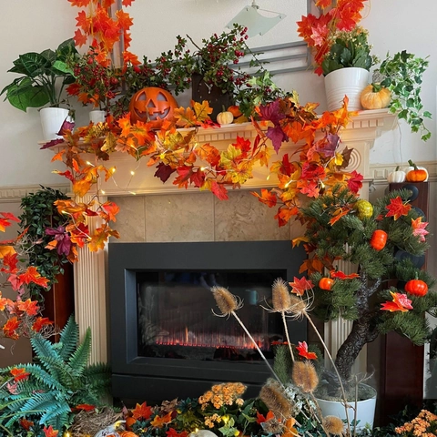 Guirnalda de Hojas de Arce Artificial Decoración de Otoño para Acción de Gracias Halloween Chimenea Puerta Enredadera Colgante con Bayas Naranja Rojo Negro