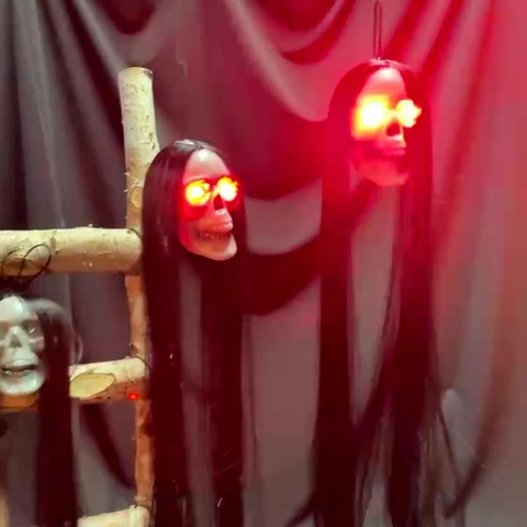 Halloween Horror Totenkopf Zum Aufhängen Mit Langem Schwarzem Haar Rote LED Leuchtende Augen Spukhaus Deko Requisite