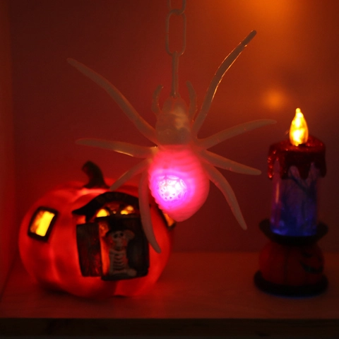 Halloween LED Leuchtende Hängende Spinne Dekoration Kunststoff Leuchtet Spinne Requisite Für Gruseliges Fest Party Deko