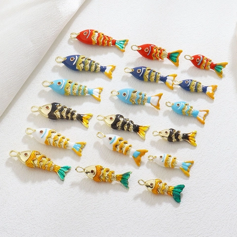 Pendentif Carpe Koï en Cuivre Émaillé à la Main Charme Animal Multicolore pour Fabrication de Bijoux DIY Collier Bracelet