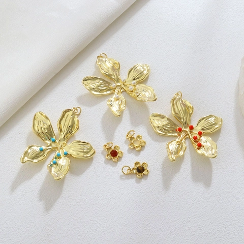 Ciondoli per Gioielli Fai-da-te in Rame Placcati Oro Ciondoli a Forma di Fiore Luna Cuore Stella Stella Marina Vergine Maria per Creazione di Collane e Bracciali