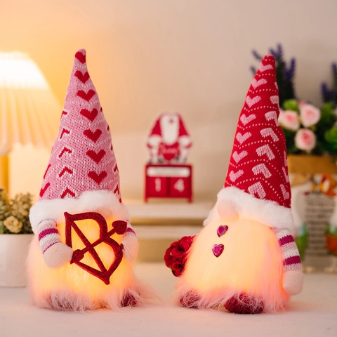 Valentinstag Leuchtende Zwerg Puppe Herz Strickmütze Rose Amor Pfeil LED Glühende Zwerg Ornament Für Paar Geschenk Deko