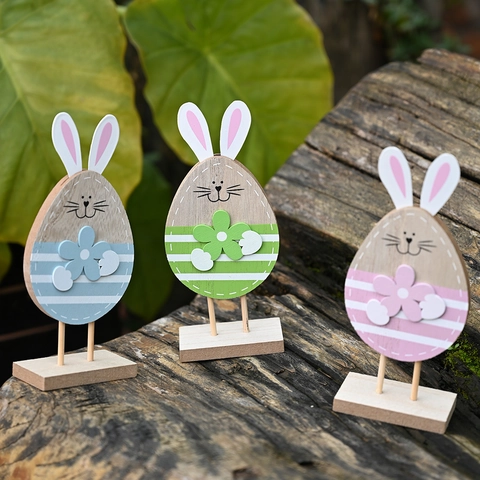 Ornement de Bureau en Bois de Pâques Lapin Oeuf Figurine de Lapin à Rayures Décoration de Table pour Fête de Printemps