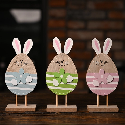 Ornement de Bureau en Bois de Pâques Lapin Oeuf Figurine de Lapin à Rayures Décoration de Table pour Fête de Printemps