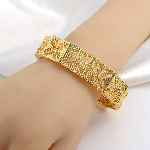 Dubai Origineel Ontwerp 24K Verguld Koperen Opengewerkte Brede Armring Voor Vrouwen Etnische Vintage Geometrische Gesneden Sieraden