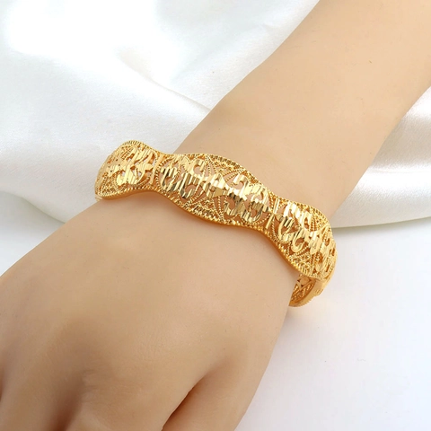Dubai Design Goud Vergulde Opengewerkt Gesneden Armring Voor Dames Breed Etnisch Zuidoost-Azië Koperen Armband Huwelijk Feest Sieraden Cadeau