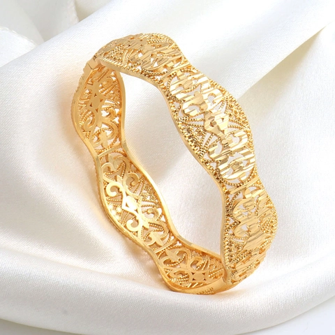 Dubai Design Goud Vergulde Opengewerkt Gesneden Armring Voor Dames Breed Etnisch Zuidoost-Azië Koperen Armband Huwelijk Feest Sieraden Cadeau