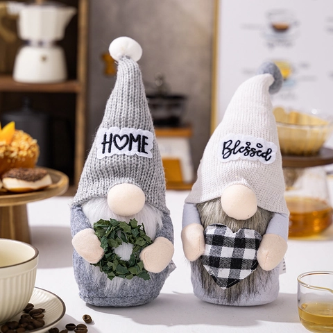 Nordischer Weihnachtswichtel Plüsch Dekoration Mit Strickmütze Karo Herz Kranz Blessed Home Skandinavische Tomte Figur