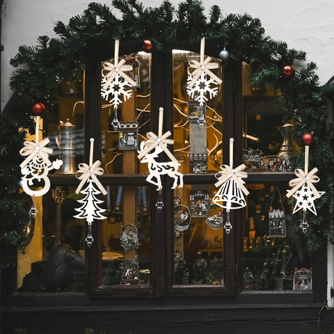 Ornements Suspendus Arbre de Noël Métal Creux Flocon de Neige Bonhomme de Neige Renne Étoile Cloche Avec Nœuds Décoration Maison