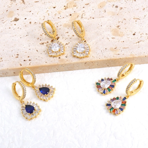 18k Vergulde Koperen Waterdruppel Hangoorbellen Met Zirkonia Ingelegd Peervorm Elegant Geometrisch Dames Mode Sieraden