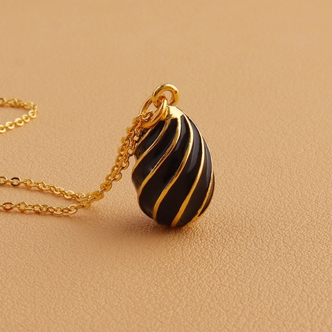 Retro Enamel Egg Pendant Necklace For Women Copper Gold Plated Spiral Pattern Faberge Style Elegant Clavicle Chain Jewelry Gift
