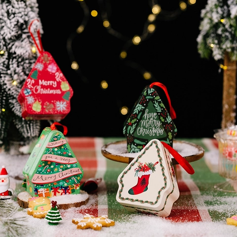 Weihnachten Weißblech Geschenkbehälter Haus Baum Form Cartoon Druck Süßigkeiten Verpackung Mit Hängeband Für Festival Deko