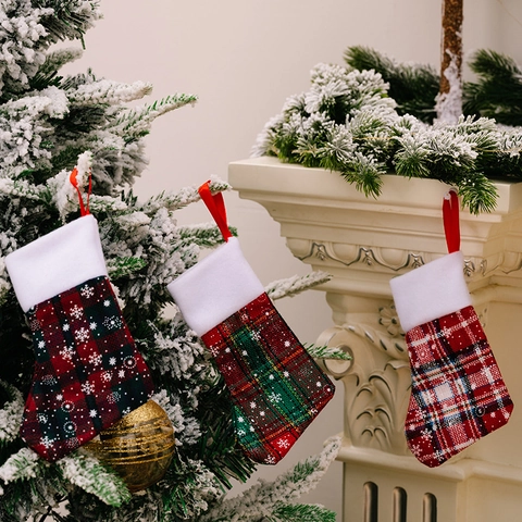 Mini Calze di Natale a Quadretti Con Stampa di Fiocchi di Neve Bianchi Calza Decorativa da Appendere per Posate Regalo