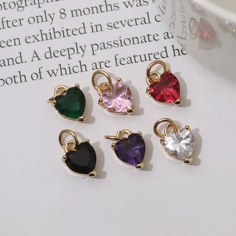 Colgante de Corazón de Cobre Bañado en Oro 18K con Circonia Cúbica Micro Incrustada Dije de Cristal para Bisutería DIY