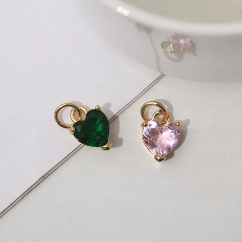Colgante de Corazón de Cobre Bañado en Oro 18K con Circonia Cúbica Micro Incrustada Dije de Cristal para Bisutería DIY