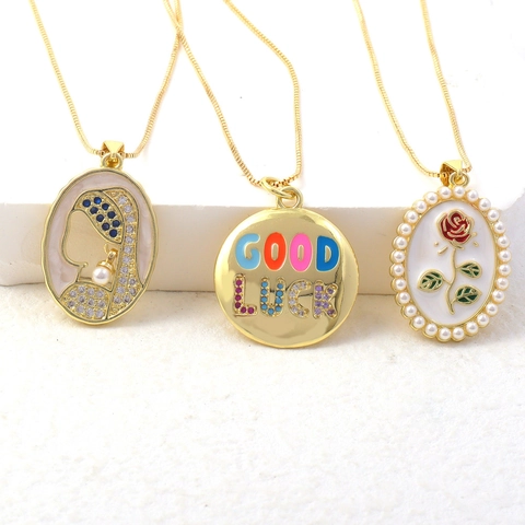 Collar con Colgante de Cobre Chapado en Oro de 18K Vintage para Mujer Rosa de Esmalte Retrato Good Luck Zirconia Perla Artificial Joyería