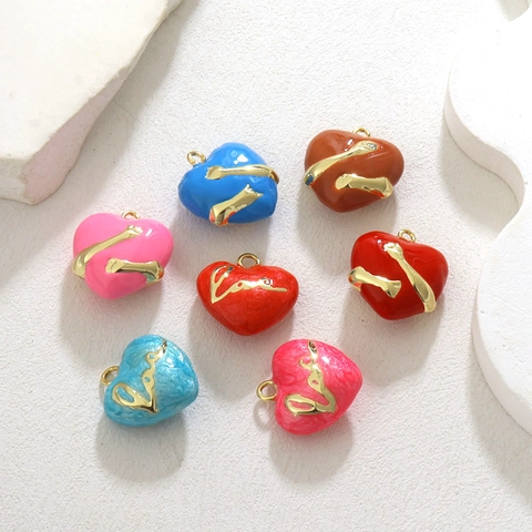 Ciondoli Love Abbraccio a Cuore in Rame Placcato Oro 18K Moda Occidentale Ciondoli Smaltati Fai da Te per Collana Bracciale Gioielli San Valentino