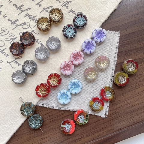 Hawaiianische Blumen Pflaumenblüte Glasperlen Für DIY Schmuckherstellung Gold Bemalt Glas Blumenperlen Handgefertigte Perlen