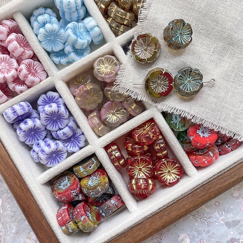 Hawaiianische Blumen Pflaumenblüte Glasperlen Für DIY Schmuckherstellung Gold Bemalt Glas Blumenperlen Handgefertigte Perlen