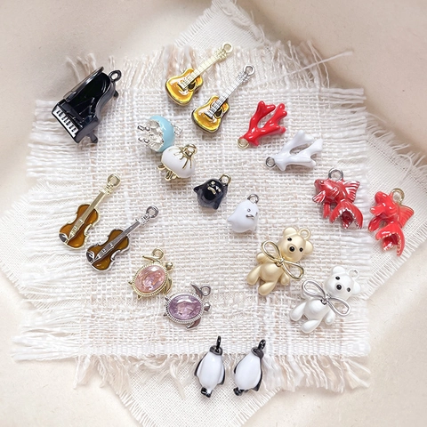 Dijes de Aleación de Vida Marina e Instrumento Musical para la Creación de Joyas DIY Accesorios de Llavero Vintage Pintura al Horno Esmalte Diamantes de Imitación Pingüino Medusa Piano Violín Guitarra Colgantes para Mujeres Niños