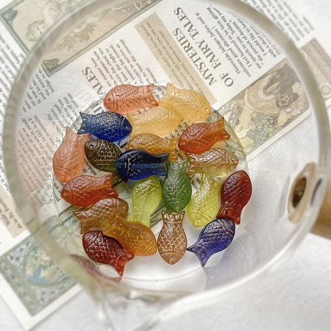 Vintage Fish Shape Colored Glaze Beads Translucent Embossed Glass Beads For DIY Jewelry Making Bracelet Necklace Material