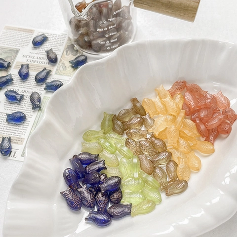 Vintage Fish Shape Colored Glaze Beads Translucent Embossed Glass Beads For DIY Jewelry Making Bracelet Necklace Material