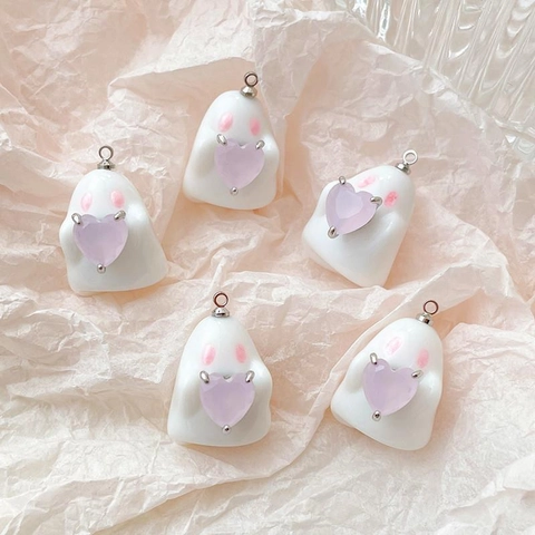 Cute Ghost Holding Heart Resin Pendant DIY Jewelry Accessory For Necklace Bracelet Halloween Monster Decorative Charm