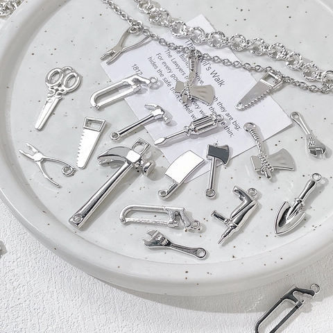 Pendentifs Mini Outils en Alliage d'Argent pour Fabrication Bijoux DIY Colliers Bracelets Boucles d'Oreilles Accessoires Clé Marteau Hache Scie Pince